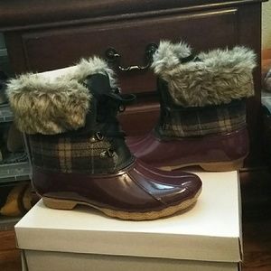 Duck boots
